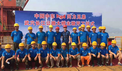 湖北武穴長江大橋工地，服務人員第一時間發(fā)來喜訊